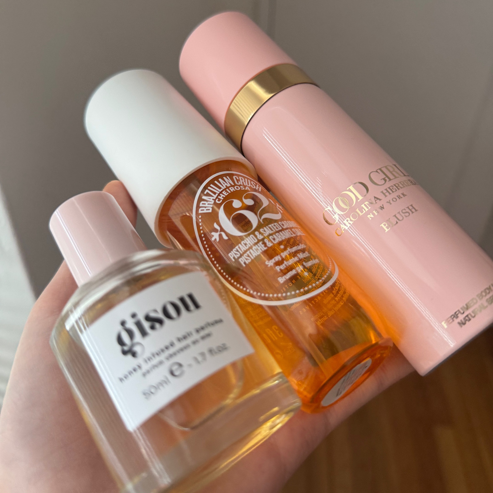 5 Irresistible Perfume Combos That Will Make You Smell Amazing All Day (Vanilla, Floral, Musk, & More)